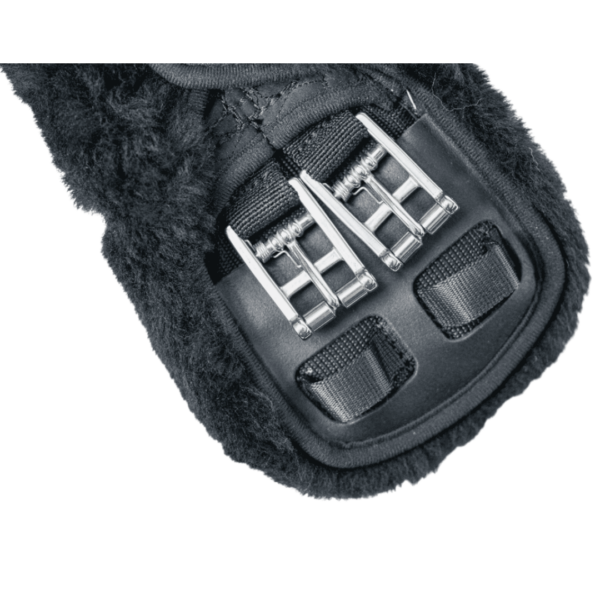 Dressur gjord SLIM LINE Anatomisk sort laeder closeup