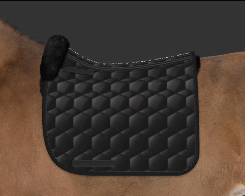Mattes dressur underlag Quilt Sheen Black str L,  spine free og correction