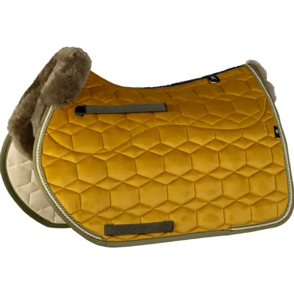 Mattes Engelsk spring underlag Efterår/ Vinter 2025 Velvet Curry str L med lam under, og i front