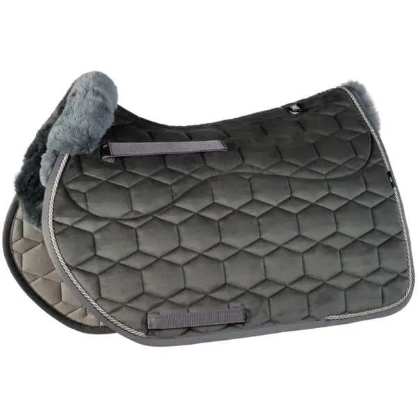 Mattes Engelsk Spring underlag Efterår/ Vinter 2025 Velvet Graphit str L med lam under, og i front