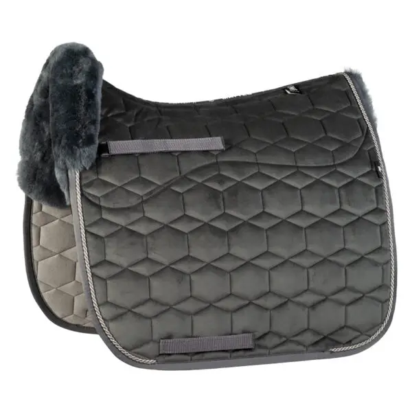 Mattes Engelsk dressur underlag Efterår/ Vinter 2025 Velvet Graphit str M med lam under, og i front