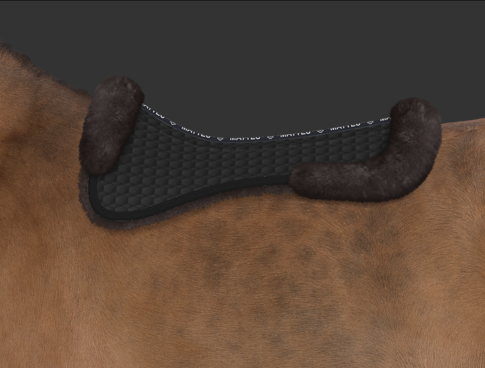 Mattes Pads med lam under, samt begge kanter Sort/Brun Dressur str XL