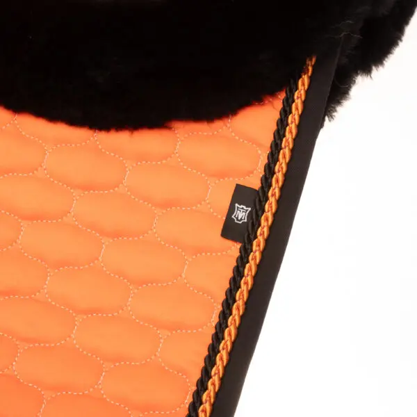 Mattes Kollektion Forår&Sommer 2026 Engelsk Spring underlag str M med lam under og i front