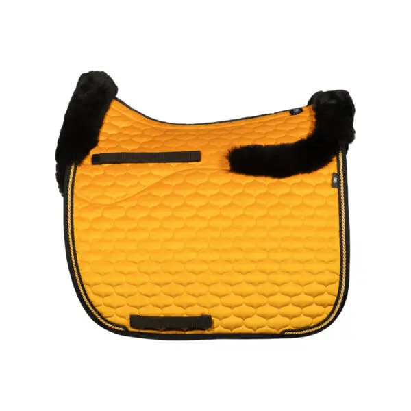 Mattes Kollektion Forår&Sommer 2026 Engelsk Dressur underlag str L med lam under