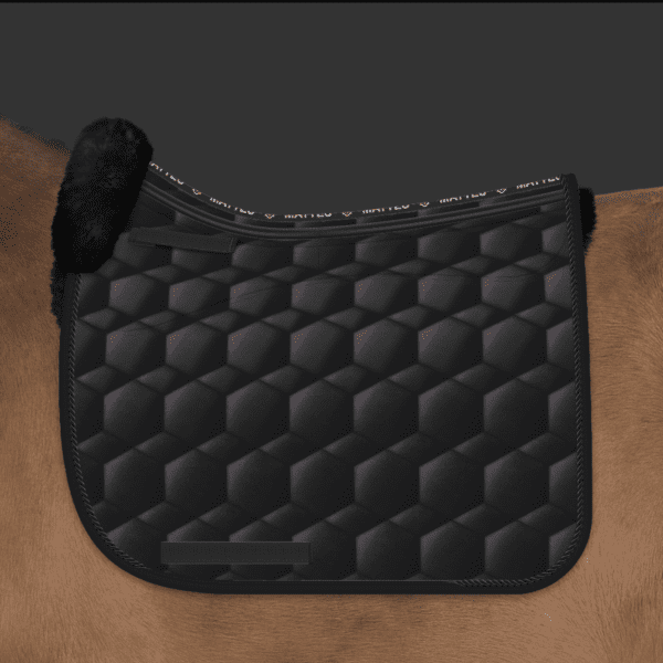 Mattes dressur underlag Quilt Sheen Black str L,  spine free og correction