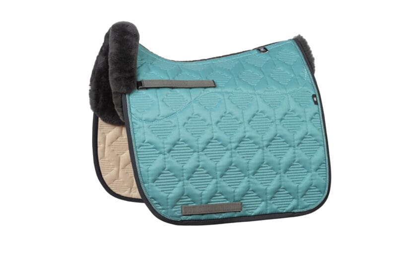Mattes Engelsk dressur underlag Woven Sheen Ocean str L med lam under og i front