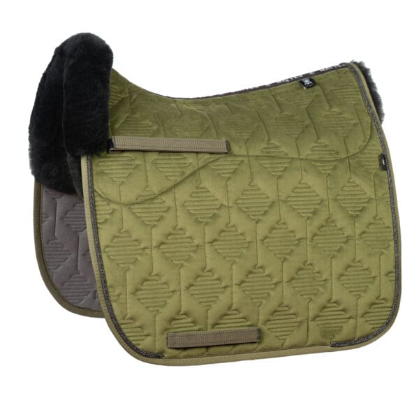 Mattes Engelsk dressur underlag Woven Velvet Olive str L med lam under og i front
