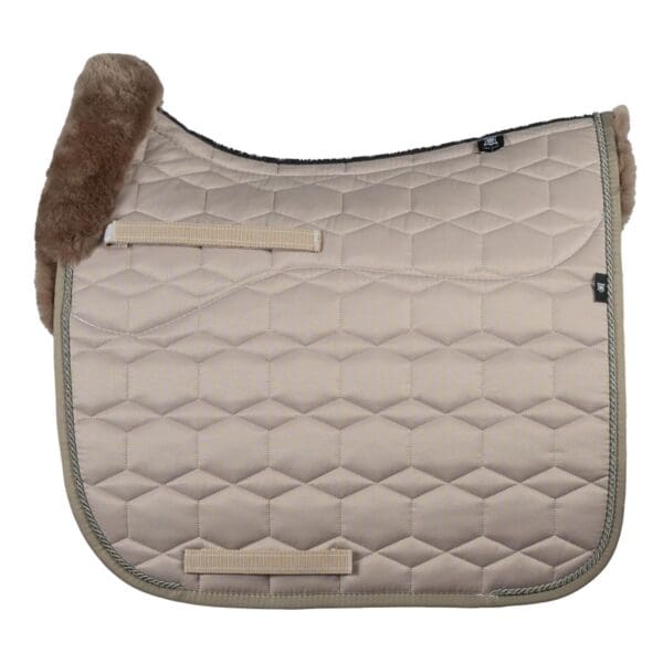 Mattes dressur underlag Walnut str L med lamme i front og under