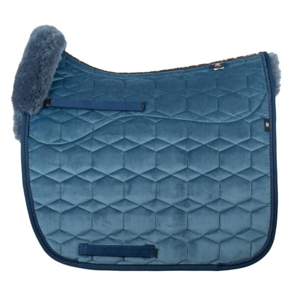 Mattes dressur underlag Velvet  Cornet Blue str L med lamme i front og under