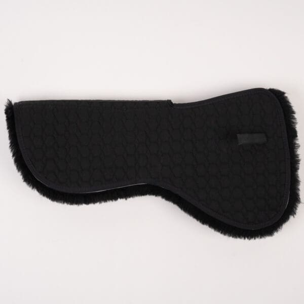 Mattes Pad med "Open Cut” Dressur, lam under