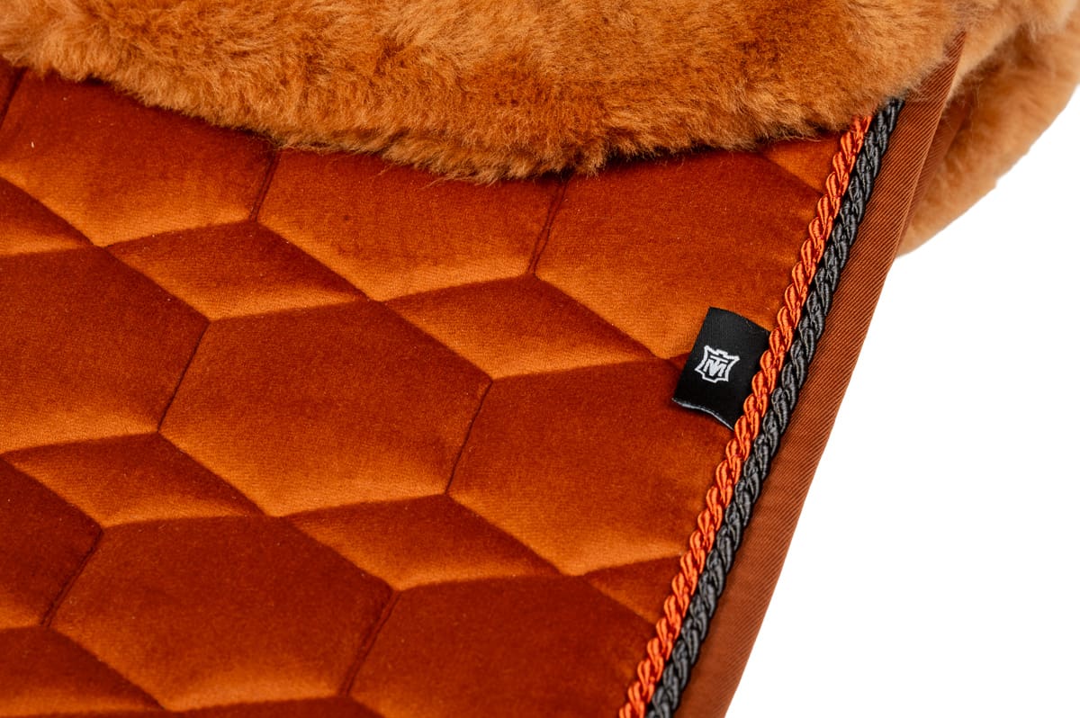 Mattes Engelsk spring underlag Efterår/ Vinter 2025 Velvet Nougat str L med lam under, og i front - Billede 2